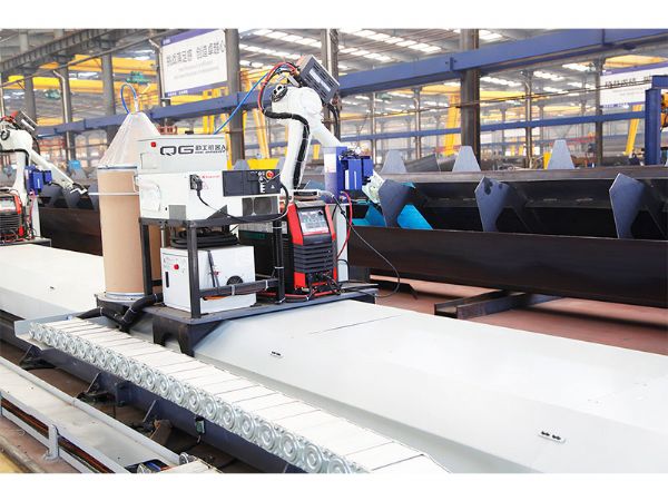 全自動無人化單梁起重機主梁內(nèi)縫機器人焊接流水線，保證讓你大開眼界！